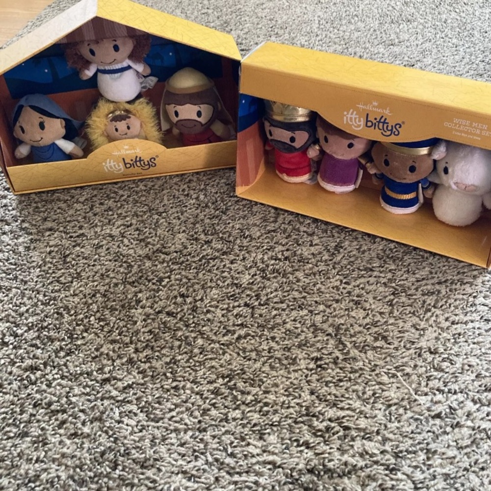 Hallmark itty bitty nativity scene and wise men collection